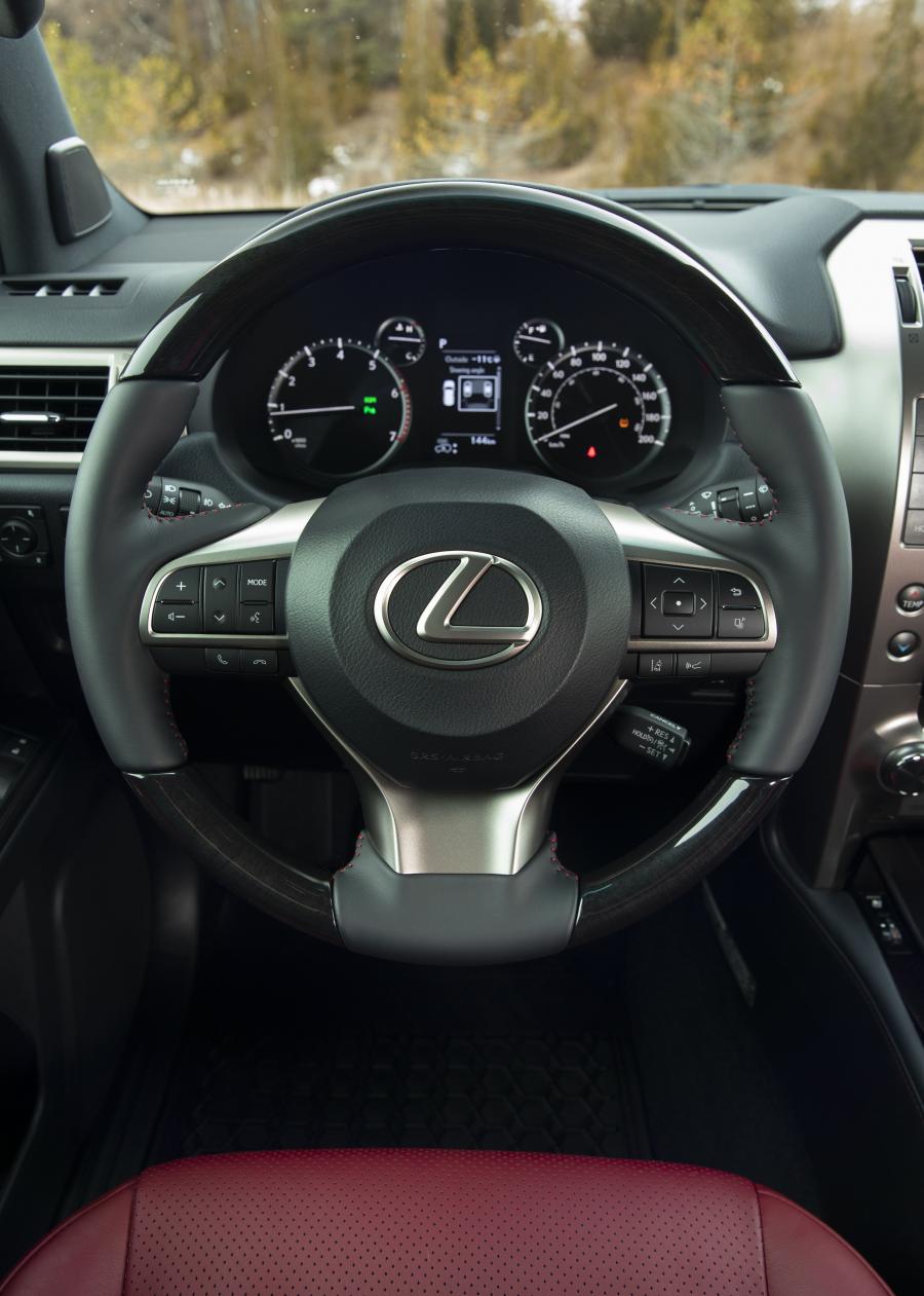 Панель приборов Lexus GX460 Overland Concept 2020 года  (фото 11 из 26)